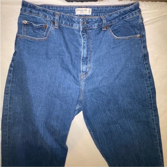 Abercrombie & Fitch Womens Curve Love High Rise Mom Jean Size 14R - Picture 5 of 6